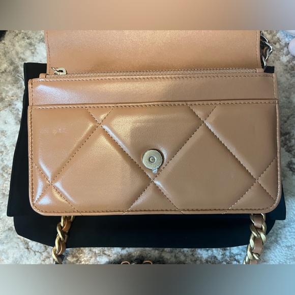 Chanel 19 WOC in Caramel Lambskin - Picture 11 of 13